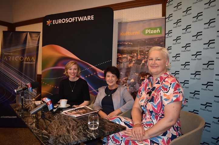 Foto z tiskové konference: H. Josefová 250910_Finale_Plzen_TK