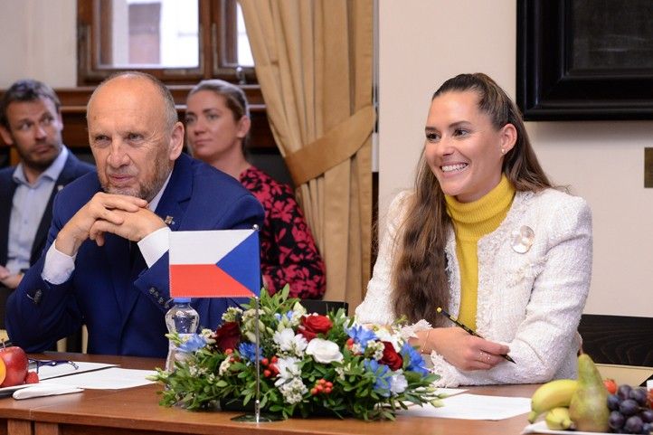 251008_Prijeti_britanie_velvyslanec_4