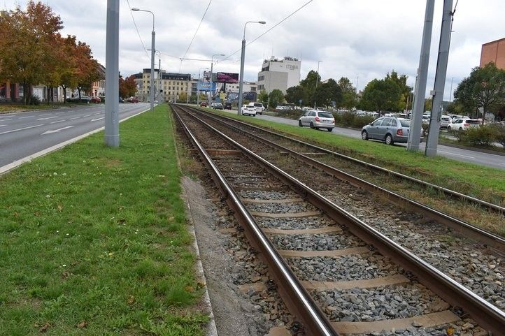 Tramvajová trať na Skvrňany projde rekonstrukcí. Fotografie: H. Josefová 251009_Trat_Skvrnany_03