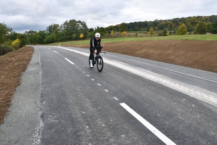 Cyklostezka z Plzně do Chrástu je dokončená. Fotografie: R. Žáková 251010_cyklostezka_chrast_04