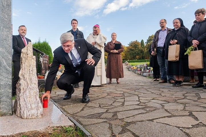 Představení projektu Hroby v dáli. Fotografie: M. Chaloupka 251014_hroby_v_dali_03