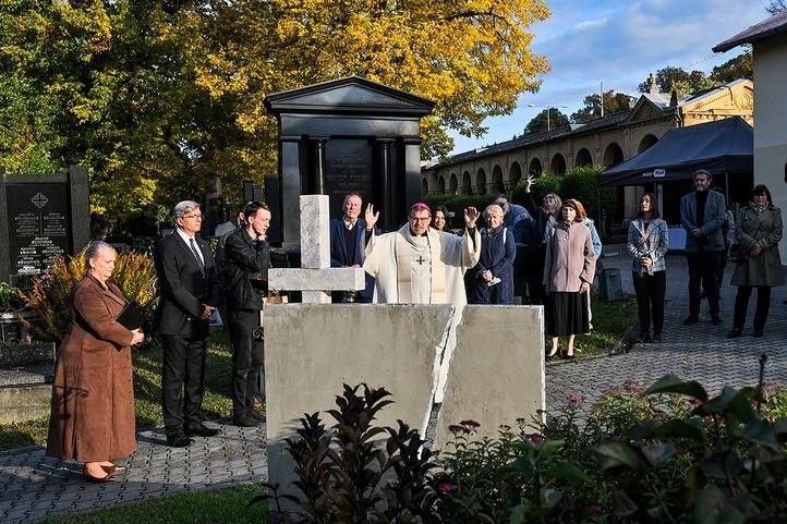 Představení projektu Hroby v dáli. Fotografie: M. Chaloupka 251014_hroby_v_dali_04