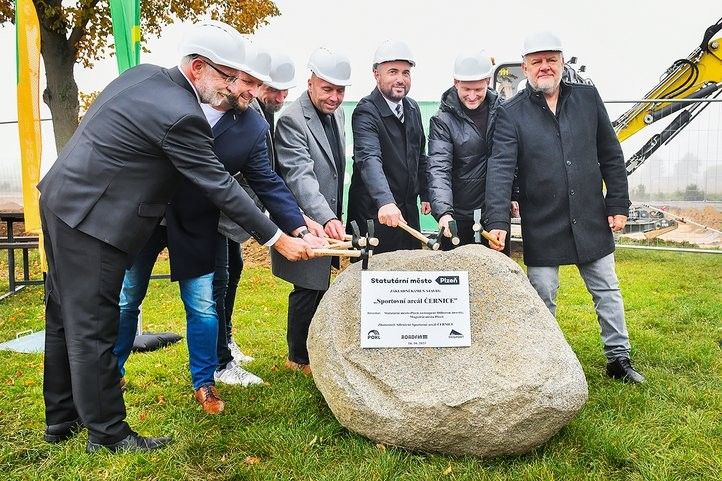 Přestavba areálu v Černicích. Fotografie: M. Chaloupka 251014_sportoviste_cernice_01