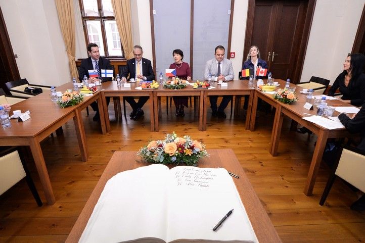 251030_Prijeti_velvyslanci