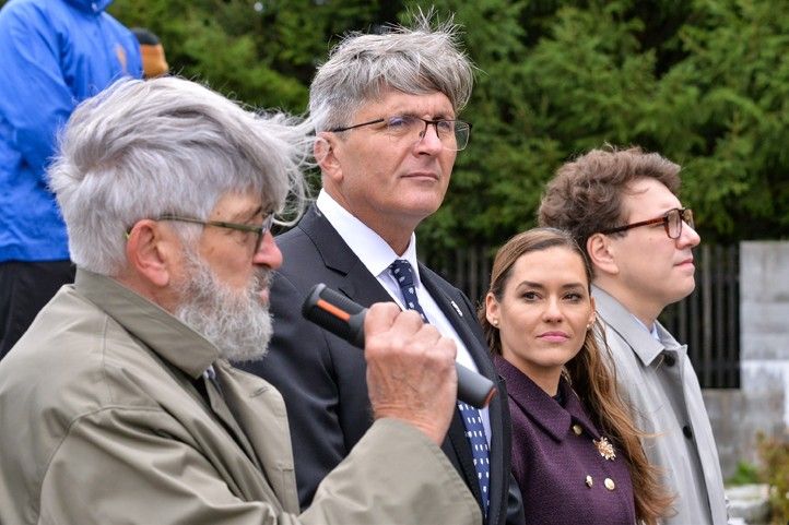 Fotografie: M. Pecuch 251031_Pamatnik_Eret_1