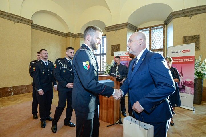 Oceňování za mimořádné činy vykonané při záchraně lidského života a majetku (fotografie: M. Pecuch) 251210_Oceneni_Mimoradne_ciny_3