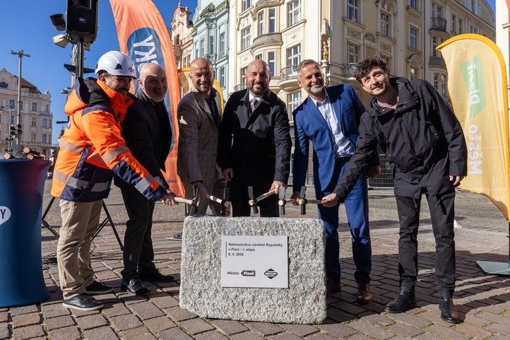 Zahájení rekonstrukce náměstí Republiky. Fotografie: R. Muchka 260408_rekonstrukce_náměstí_republiky_07