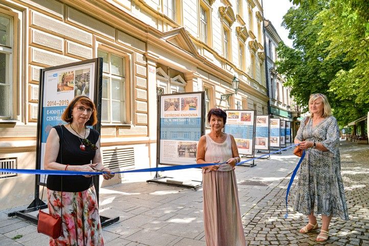 260803_Vystava_Knihovna_3