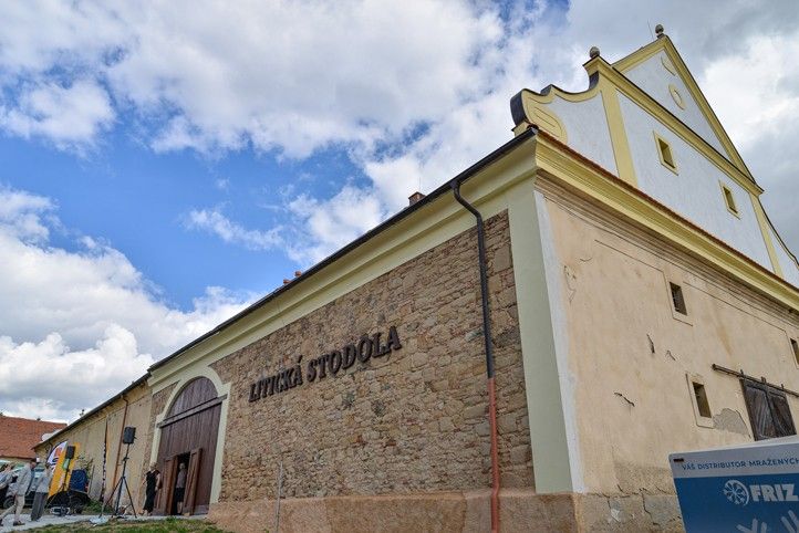 Litický dvůr v Plzni-Liticích (fotografie: M. Pecuch) 260917_Liticka_stodola_1