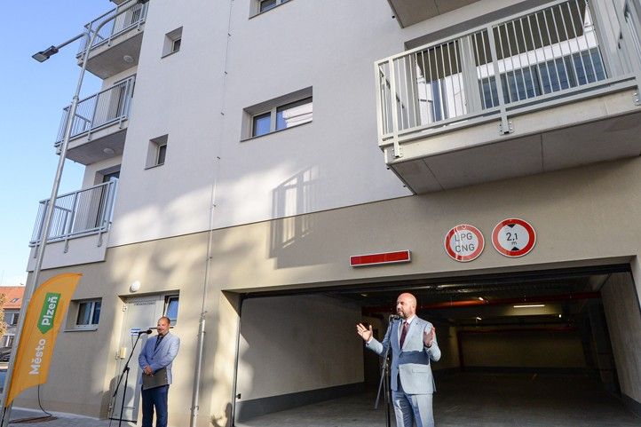 Zakončení stavby bytového domu na Světovaru - blok E (fotografie: M. Pecuch) 260930_Svetovar_E_byt_dum_2